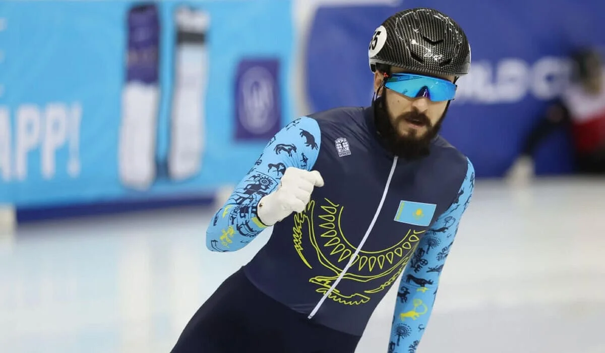 Знаменосец Казахстана уверенно вышел в четвертьфинал Олимпиады-2026