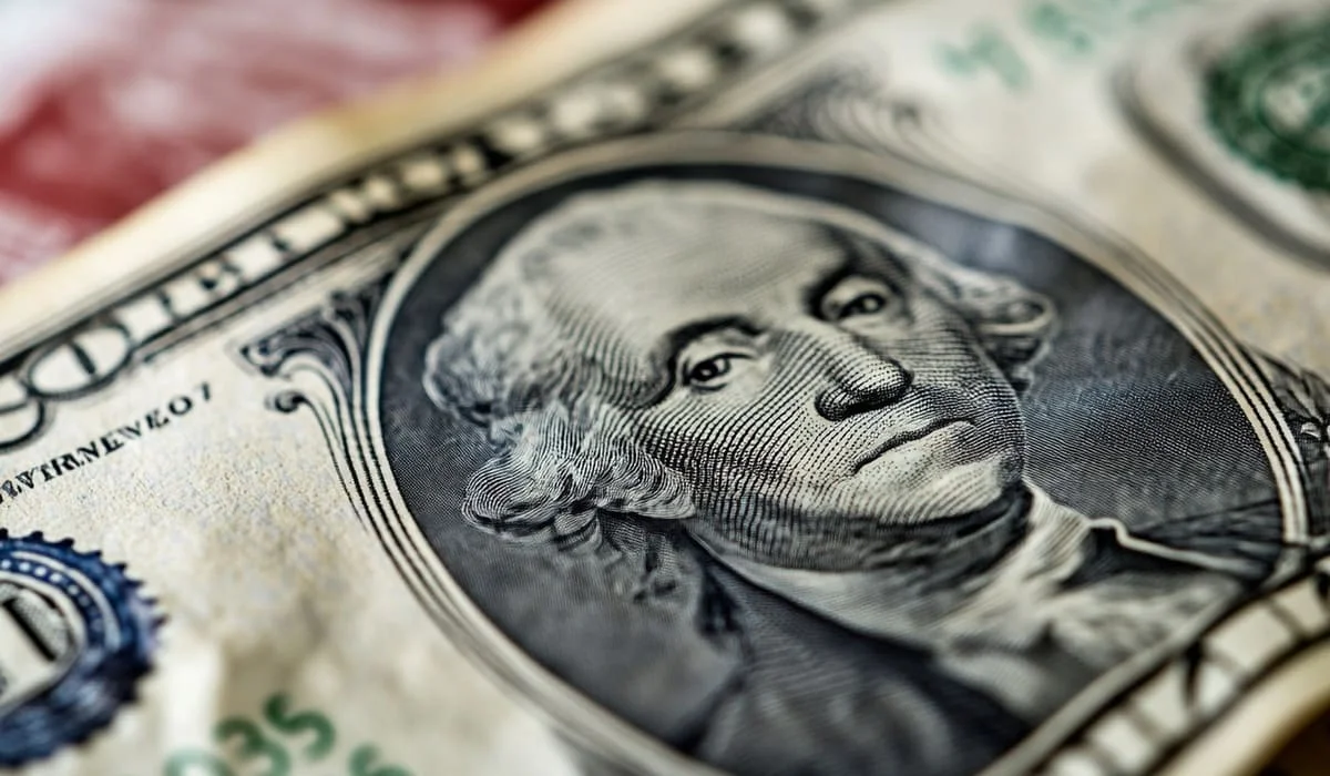 Доллар cтоит уже меньше 490 тенге на торгах KASE