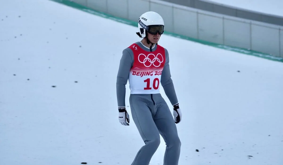 Казахстанский двоеборец Чингиз Ракпаров занял 35-е место в прыжках с трамплина на ОИ-2026