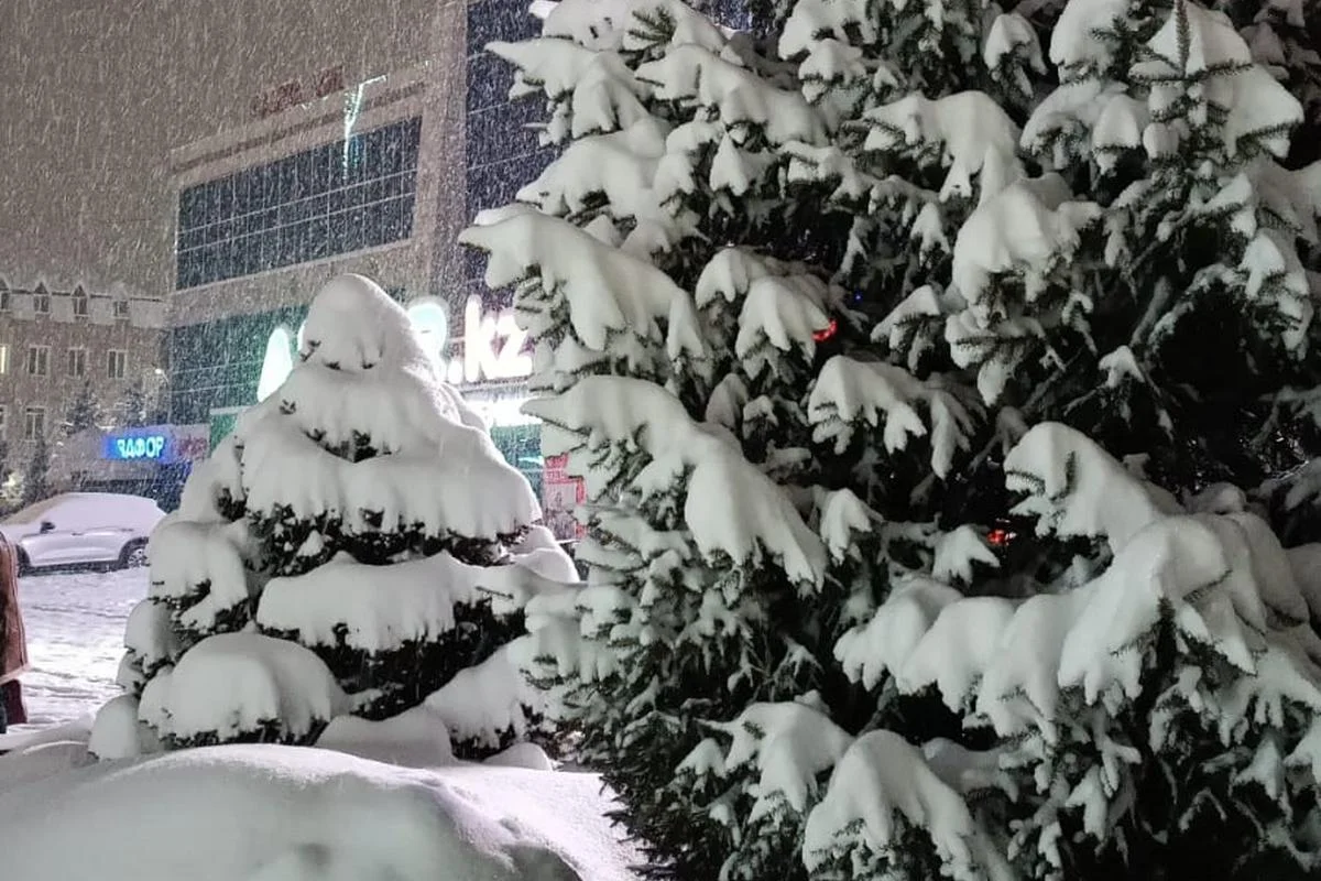 Штормовое предупреждение объявили по всему Казахстану на 18 февраля