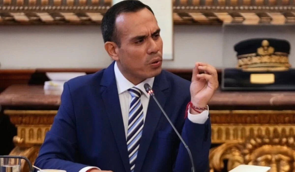 Президента Перу отстранили от должности