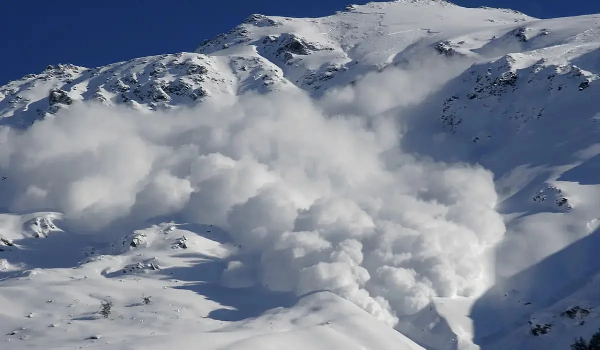 Алматинцев призвали временно отказаться от походов в горы
