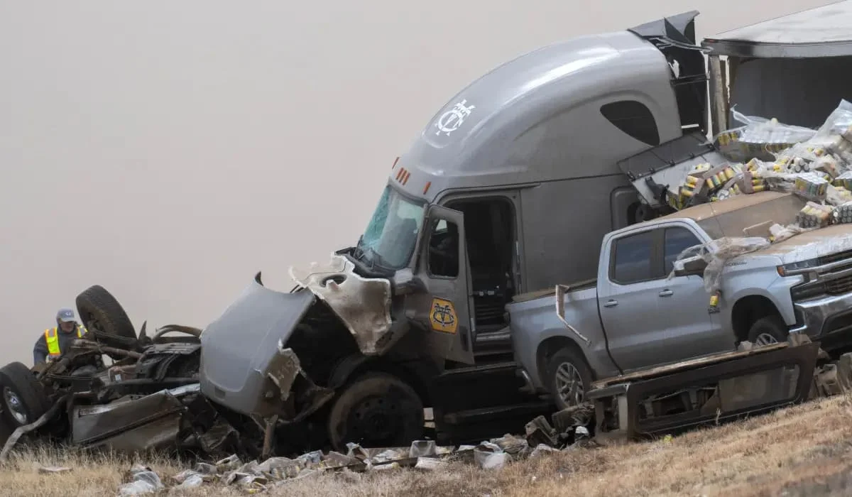 Больше 30 транспортных средств попали в массовое ДТП в США: погибли 4 человека