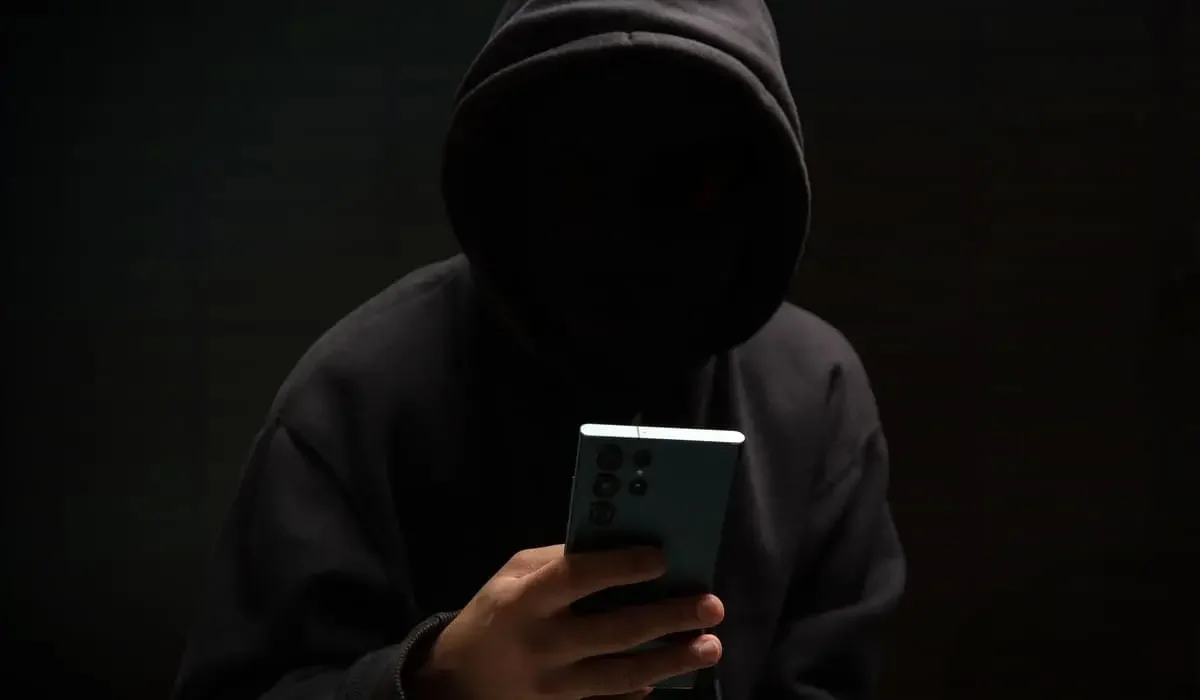 Мошенник через WhatsApp похитил миллионы у жителей Актау (ВИДЕО)