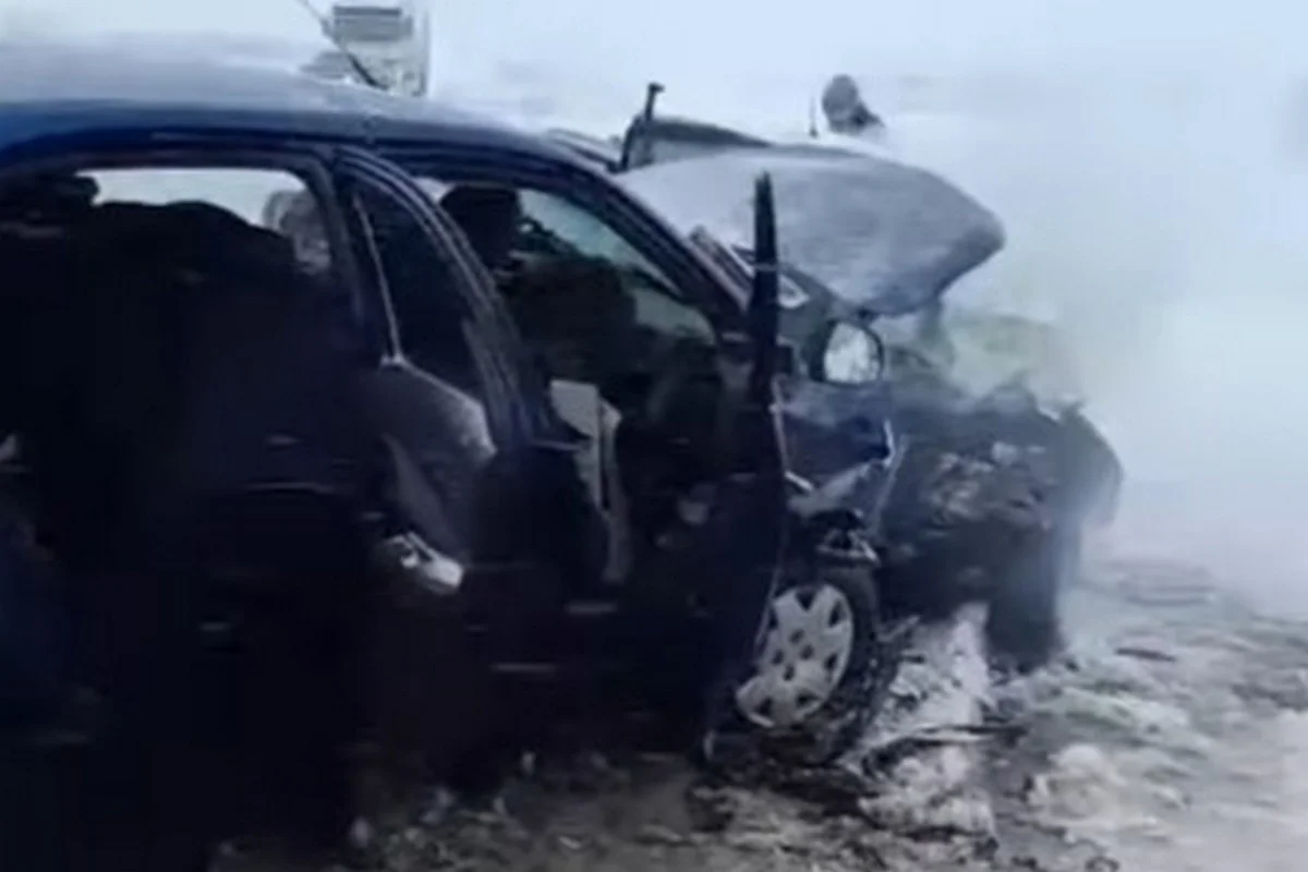 Четыре человека погибли в лобовом столкновении двух авто на трассе в области Абай