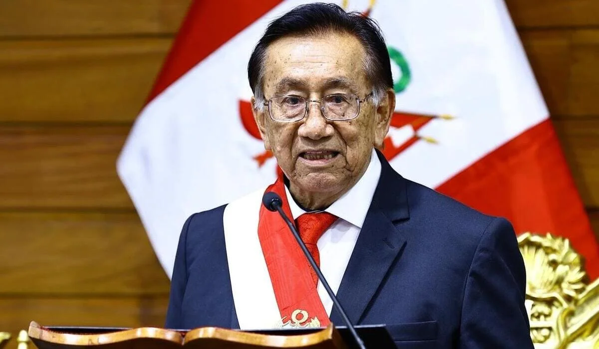 Временным президентом Перу стал 80-летний депутат с резонансными взглядами на детские браки