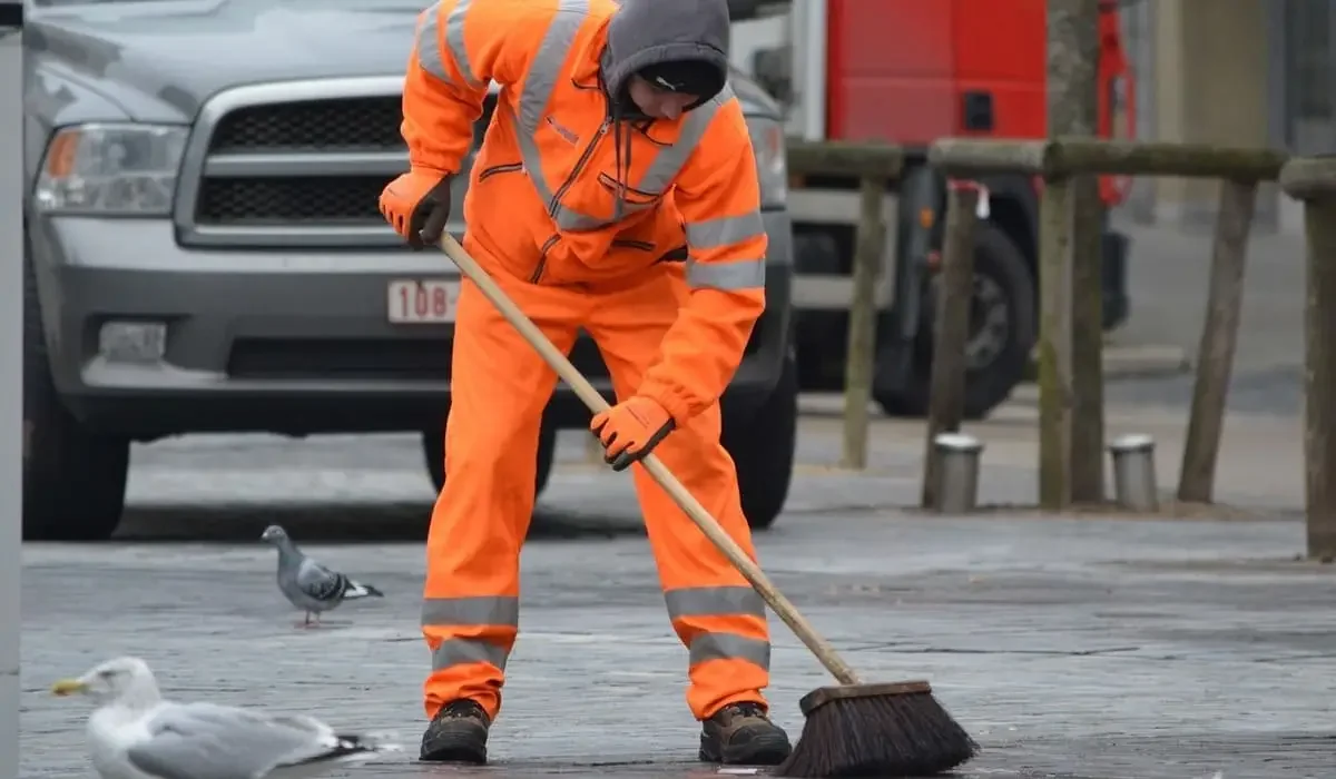 Долг по алиментам обернулся общественными работами для жителя Кызылорды