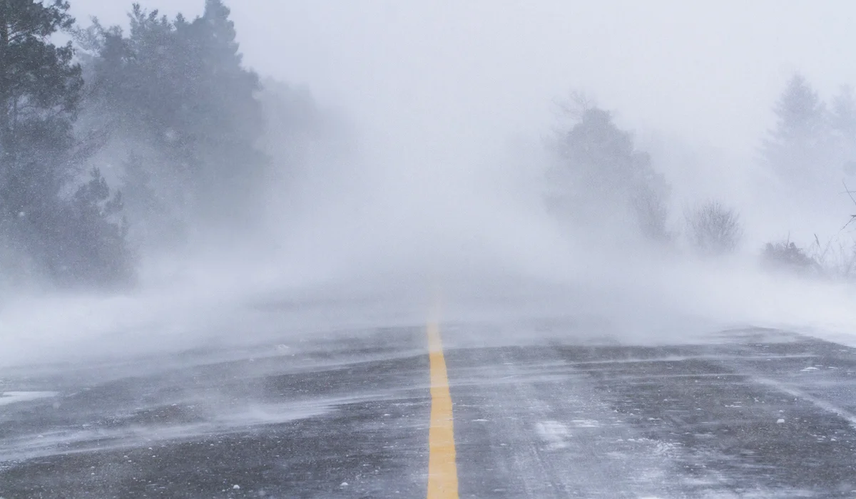 Ураганный ветер оставил сотни домов без света и газа в Жамбылской области