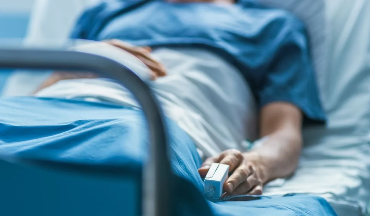 Проглотил кость от конины: врачи спасли пенсионера в Петропавловске