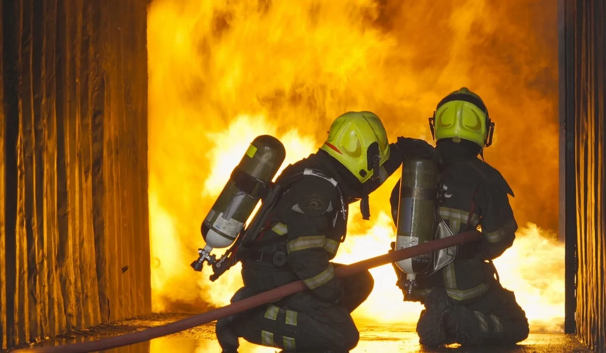 Мужчина погиб при пожаре в колледже в Костанайской области