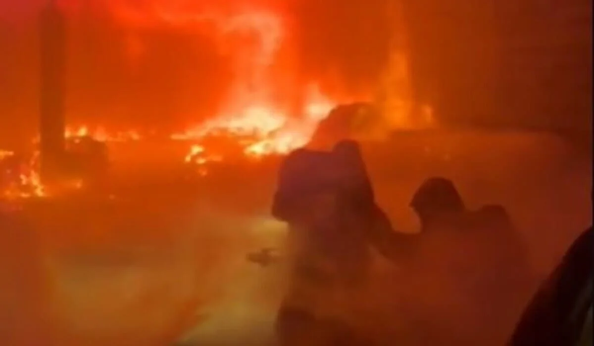 Большой пожар произошел на птицефабрике в Актобе (ВИДЕО)