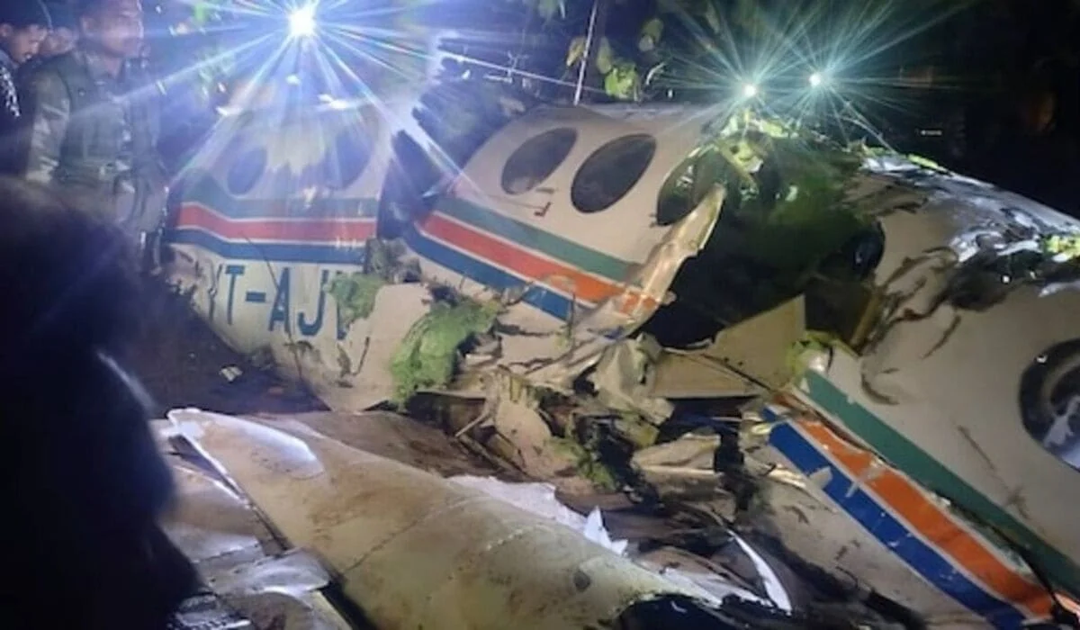 Самолет разбился в Индии: погибли семь человек