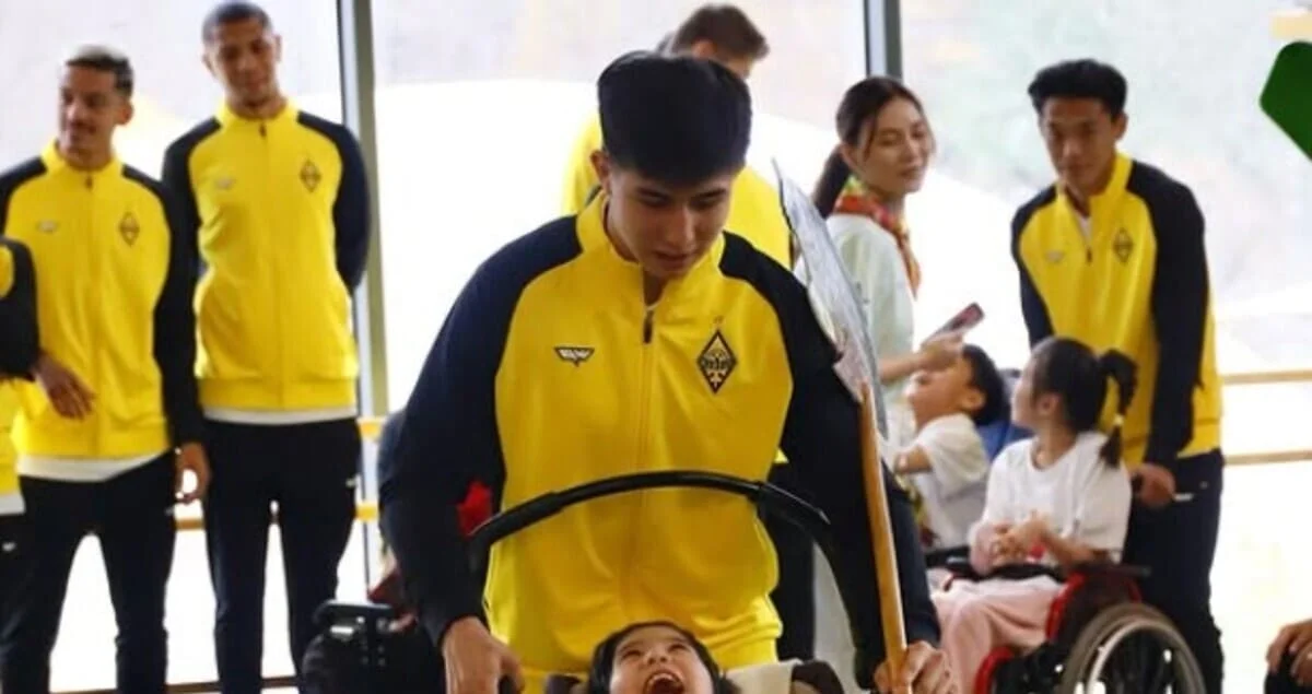 Футболисты «Кайрата» встретились с особыми детьми