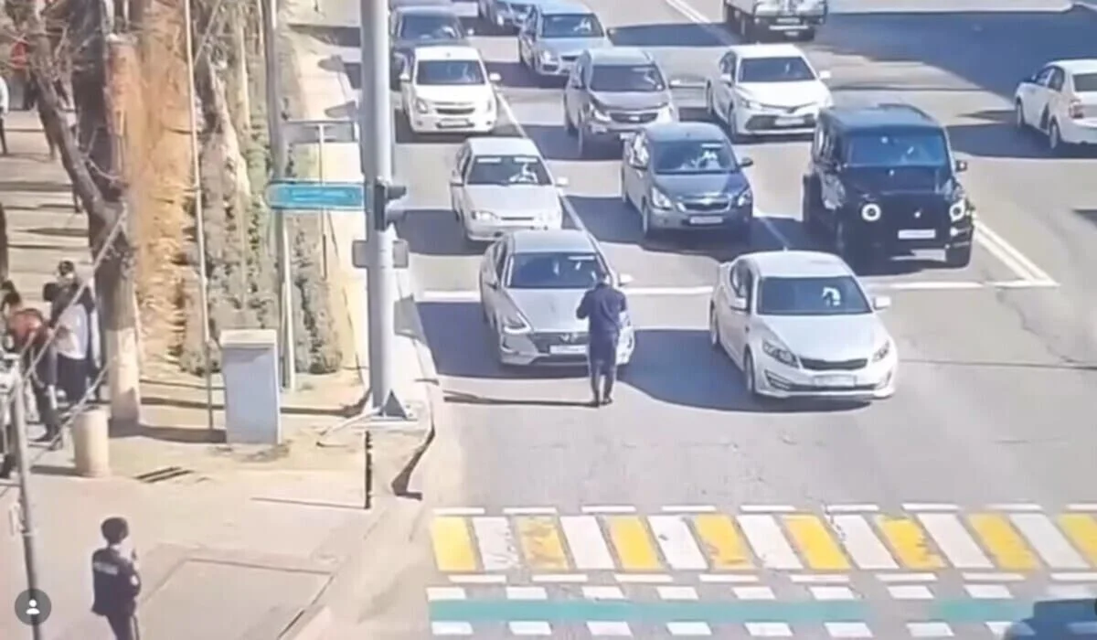 Машину отправили на штрафстоянку из-за долга 15 млн тенге в Шымкенте (ВИДЕО)