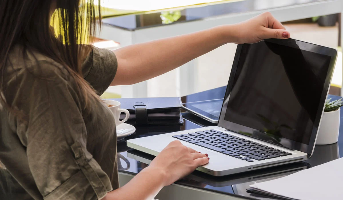 Жительнице ВКО вернули 680 тысяч тенге за навязанный софт при покупке ноутбука