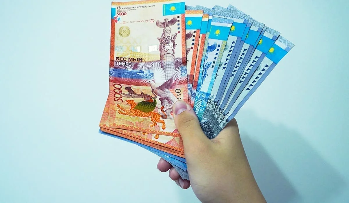 Кто в Казахстане получает больше 3 млн тенге в месяц