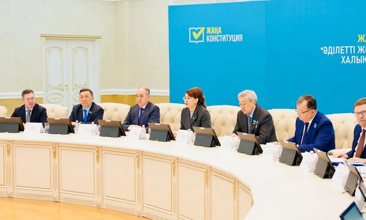 В Уральске представители Общенациональной коалиции обсудили проект новой Конституции с интеллигенцией и гражданским обществом