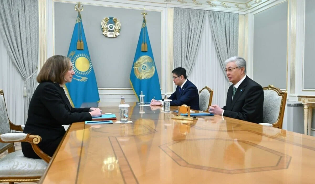 Токаев принял посла США Джули Стаффт в Акорде