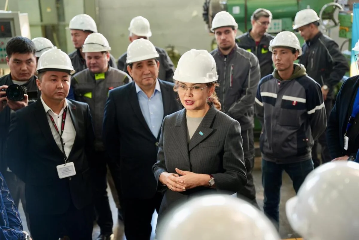 Человек труда, безопасность и справедливость: диалог в заводском цехе о ключевых новеллах Основного закона