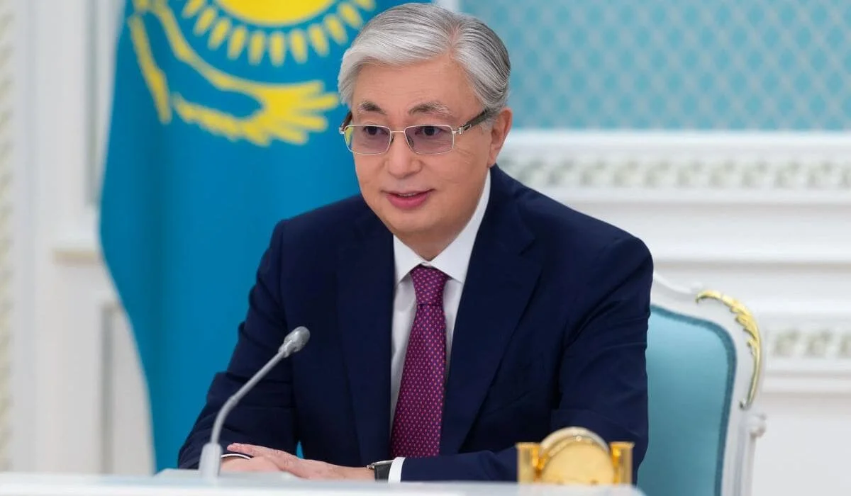 Токаев поздравил казахстанцев с Днем благодарности