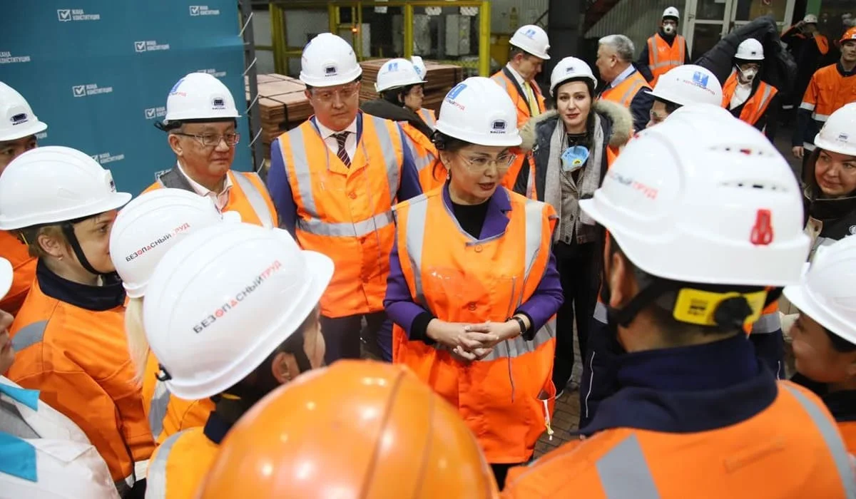 «Главное изменение – в центре Конституции находится человек»: Аида Балаева на встрече с коллективом «Казцинка»