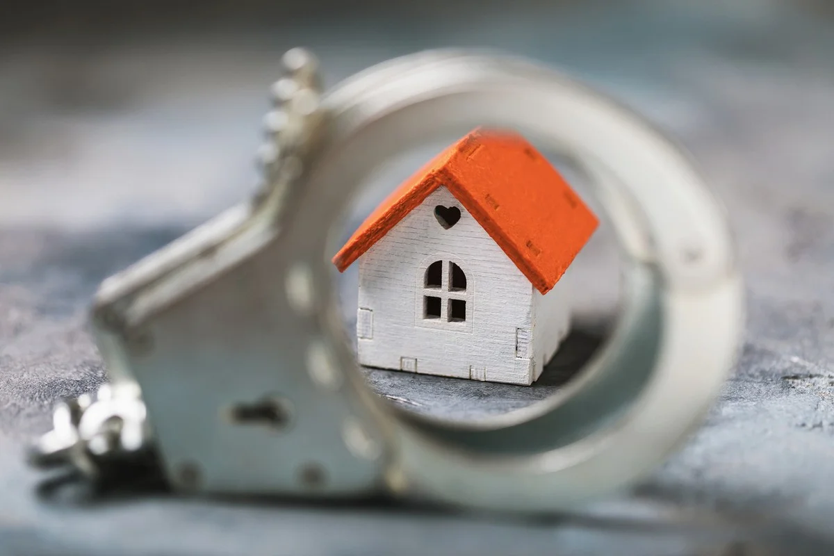 Супруги-аферисты обещали жилье по госпрограмме в обход очереди в Семее