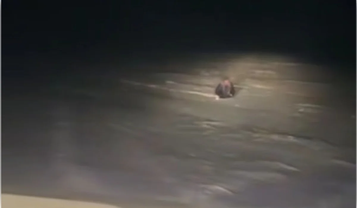 Был по пояс в снегу: мужчина едва не погиб в степи в Костанайской области (ВИДЕО)