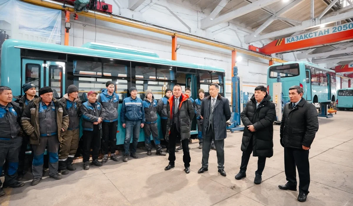 Интересы трудящихся – в центре внимания: с коллективом «СемАЗ» обсудили новую Конституцию