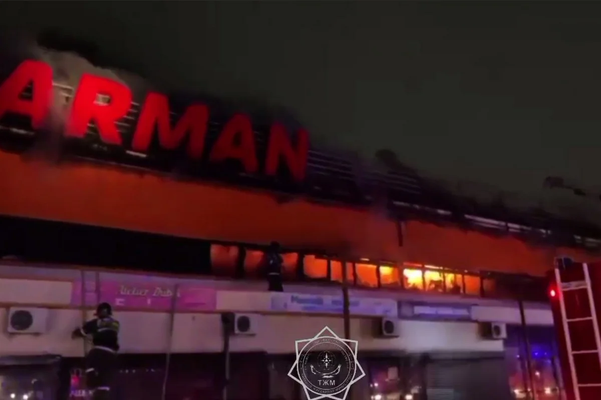 Серьезный пожар в Семее: горит детский развлекательный центр