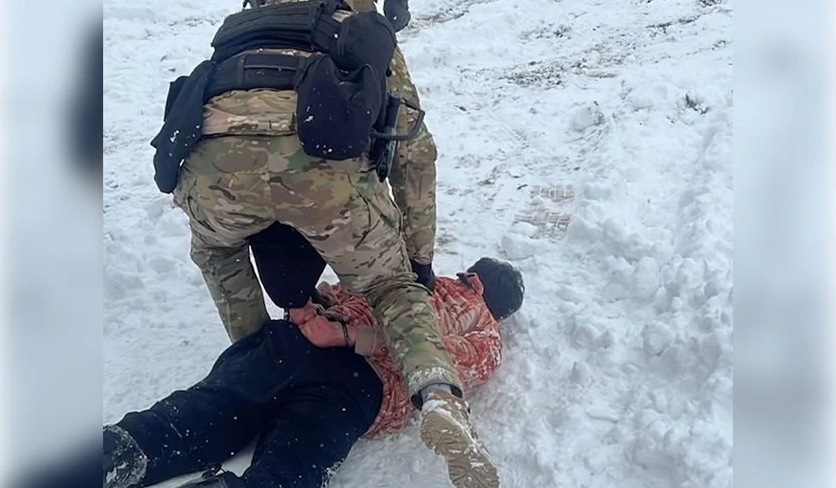 Ворвались в дом с оружием: дерзкое ограбление произошло в Алматы (ВИДЕО)