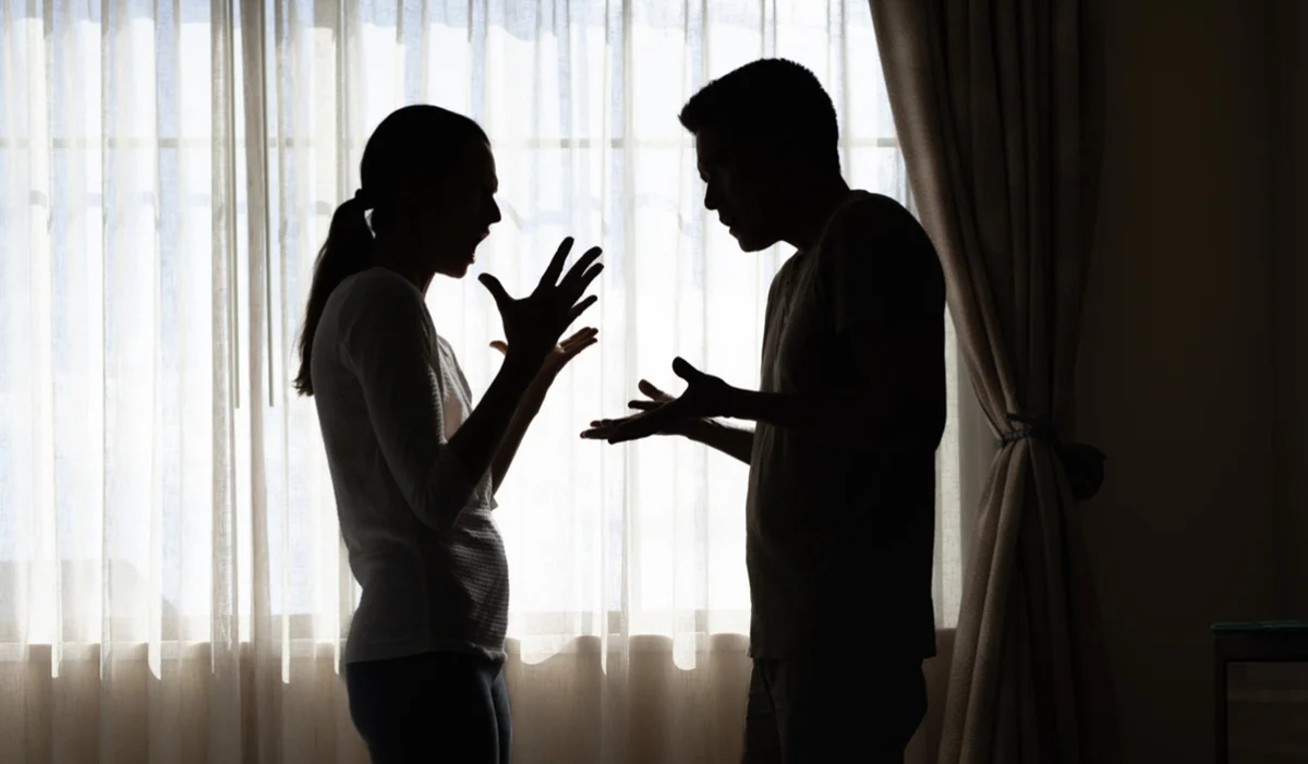 «Больше 30 ножевых ранений»: спящего мужчину зарезали жена и теща в Талгаре