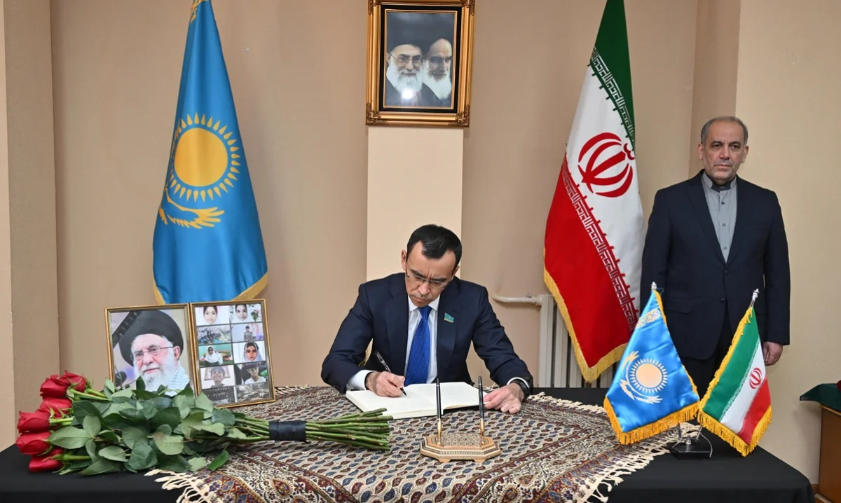 Спикер Сената оставил запись в книге соболезнований в Посольстве Ирана