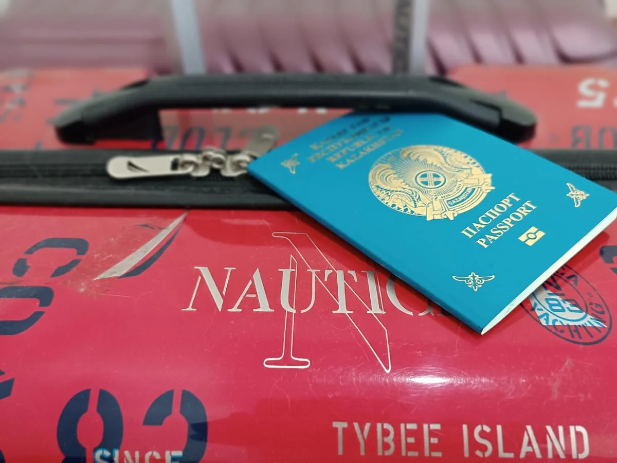 Казахстанцев за турпоездку после 28 февраля на Ближний Восток исключат из системы гарантирования