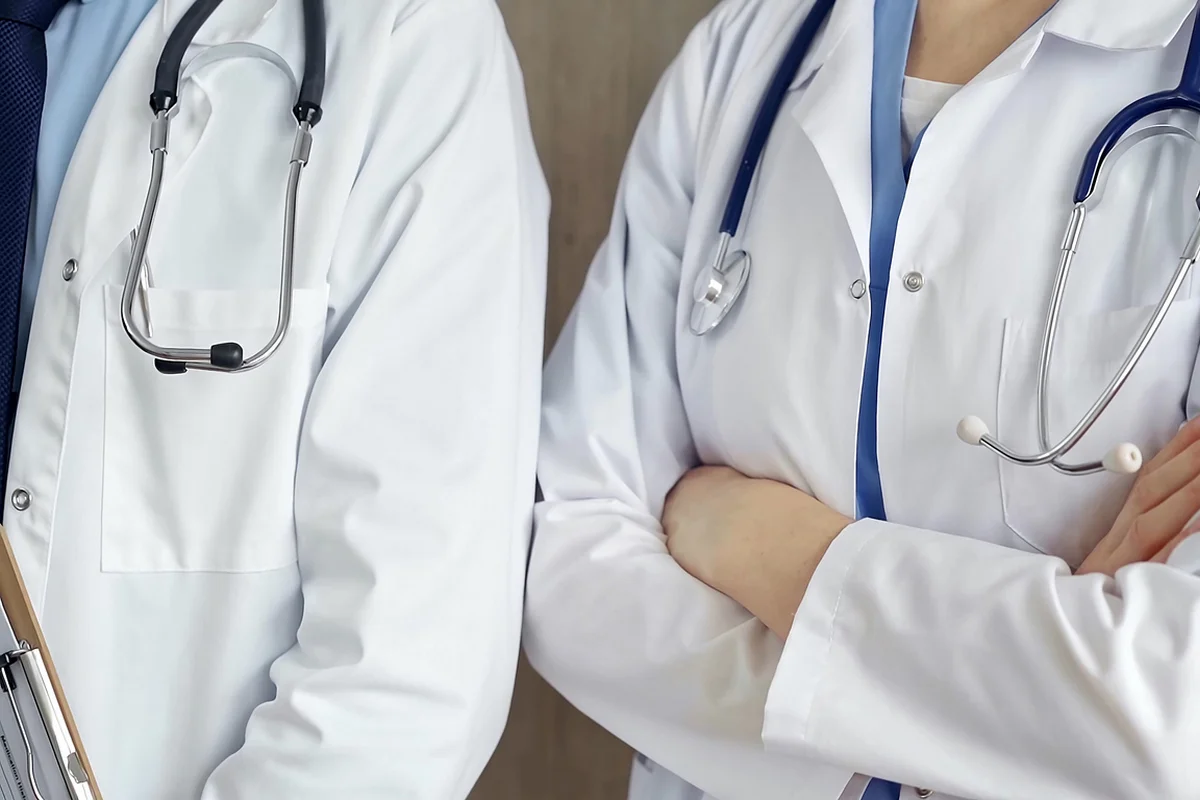 До 12 лет тюрьмы за нападение на медиков: поправки в УК вступили в силу в Казахстане