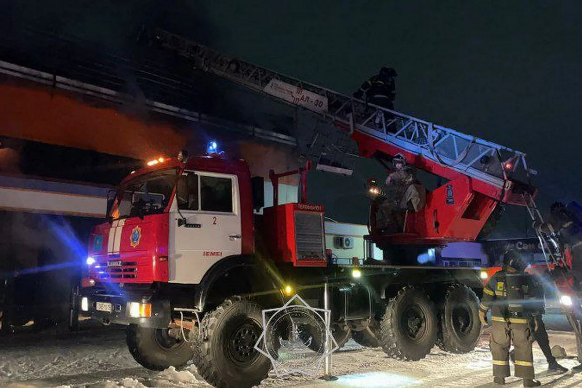 Пожар в пятиэтажке в Петропавловске: из дома эвакуировали более 100 жильцов