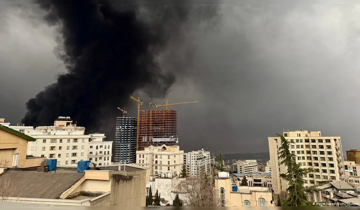 «Нефтяной дождь» выпал в Тегеране после атак на нефтебазы