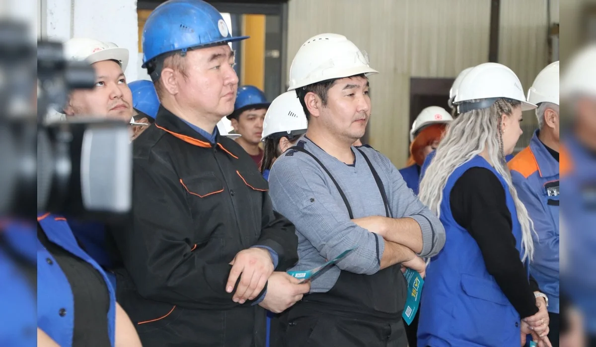 Рабочим Усть-Каменогорска рассказали о конституционных гарантиях труда