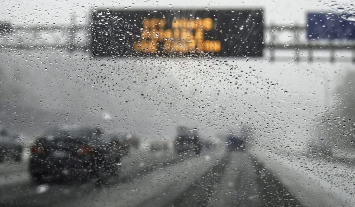 Сложные погодные условия ожидаются на трассах в 14 областях Казахстана