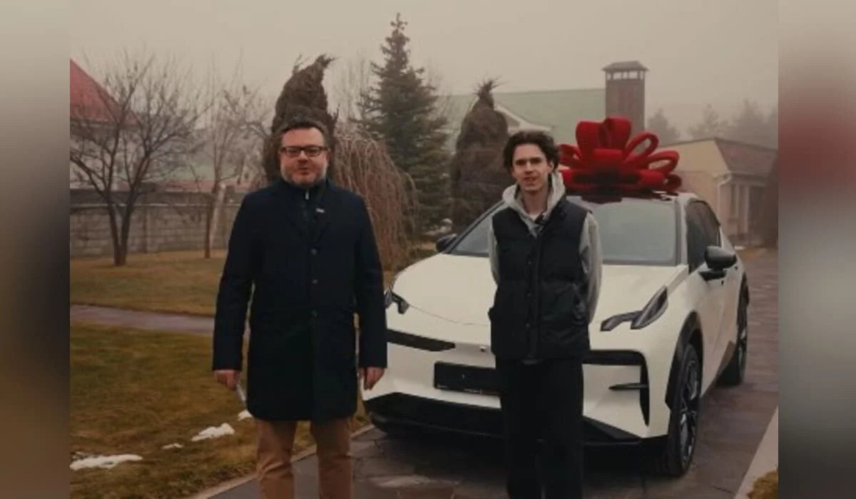 Михаилу Шайдорову подарили еще один автомобиль