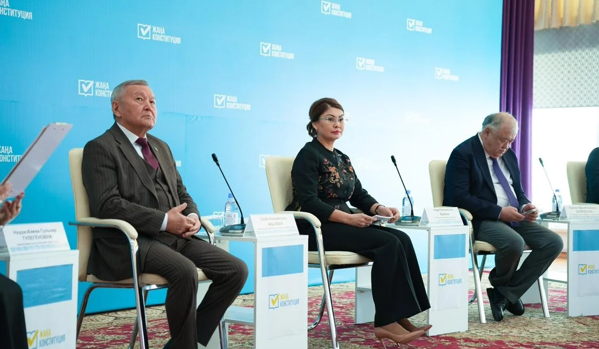 В Сатпаеве учителя обсудили проект Новой Конституции