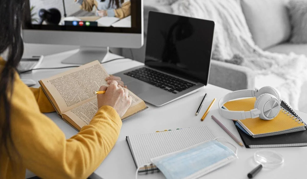 Усиление ветра в Астане: на онлайн-обучение перевели школьников второй смены