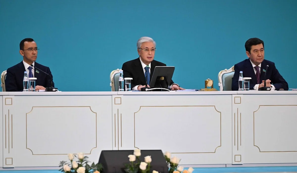 Токаев предложил усилить роль маслихатов и ввести ротацию их председателей