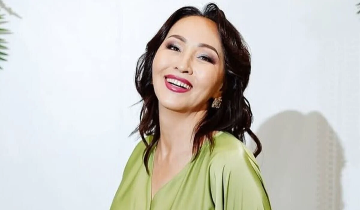 Айгуль Иманбаева устроила скандал в самолете: ей не дали воды на ауызашар (ВИДЕО)