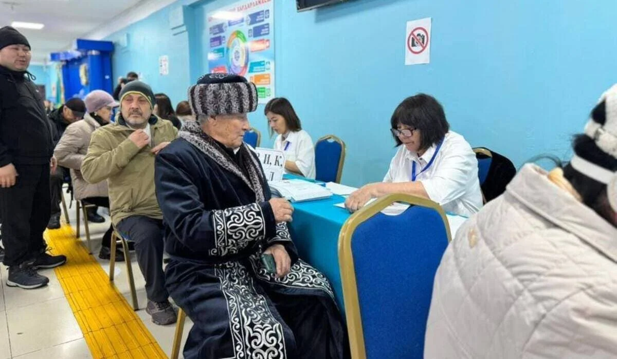 «Настроение позитивное и высокий поток людей»: наблюдатель рассказал, что происходит на участке в Астане