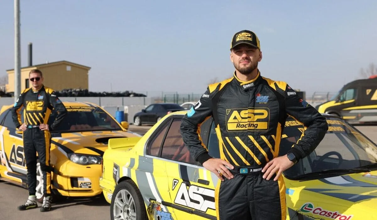 Гонщики после соревнований приехали на участок в Конаеве, где проголосовали