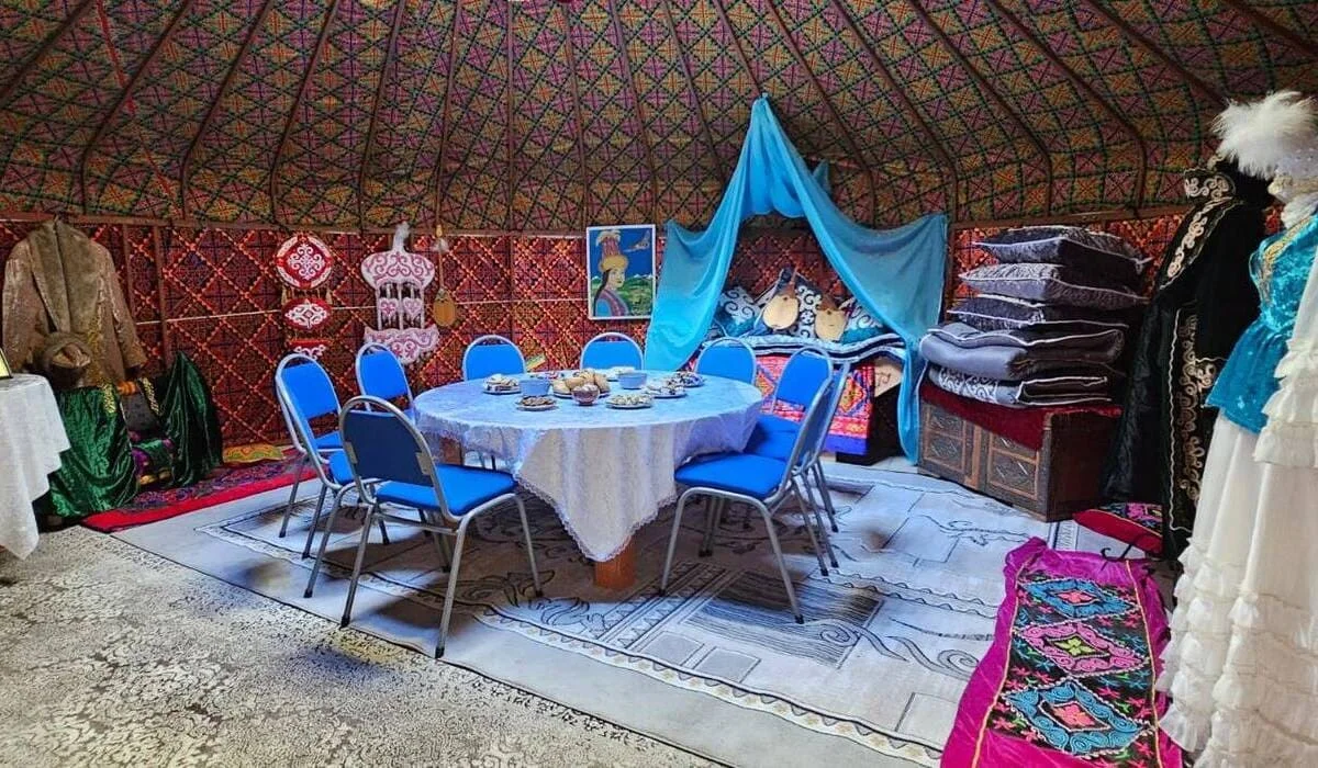 Юрту и дастархан установили на участке референдума в Усть-Каменогорске