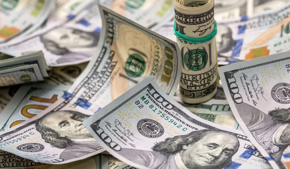 Курс доллара на KASE упал до 486 тенге