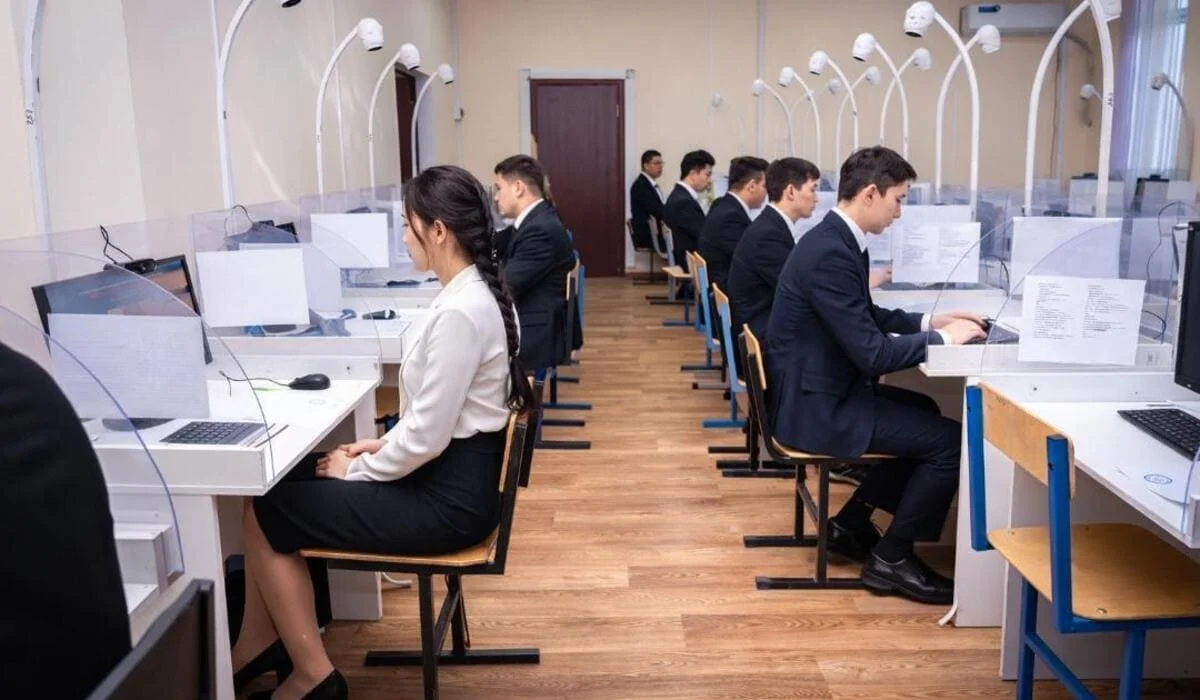 Нарушения на мартовском ЕНТ-2026: 69 абитуриентов отстранены за смартфоны и шпаргалки