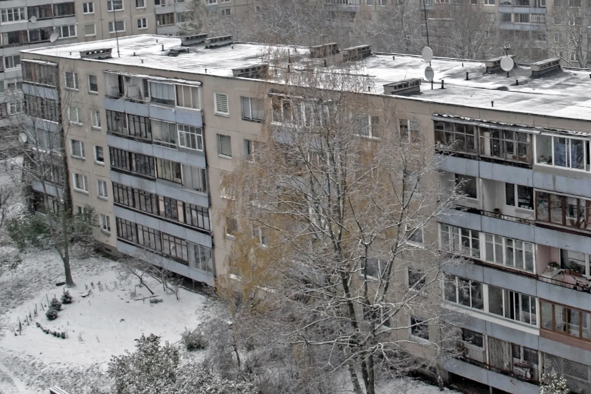 Женщина выпала из окна квартиры на 4 этаже в Актау