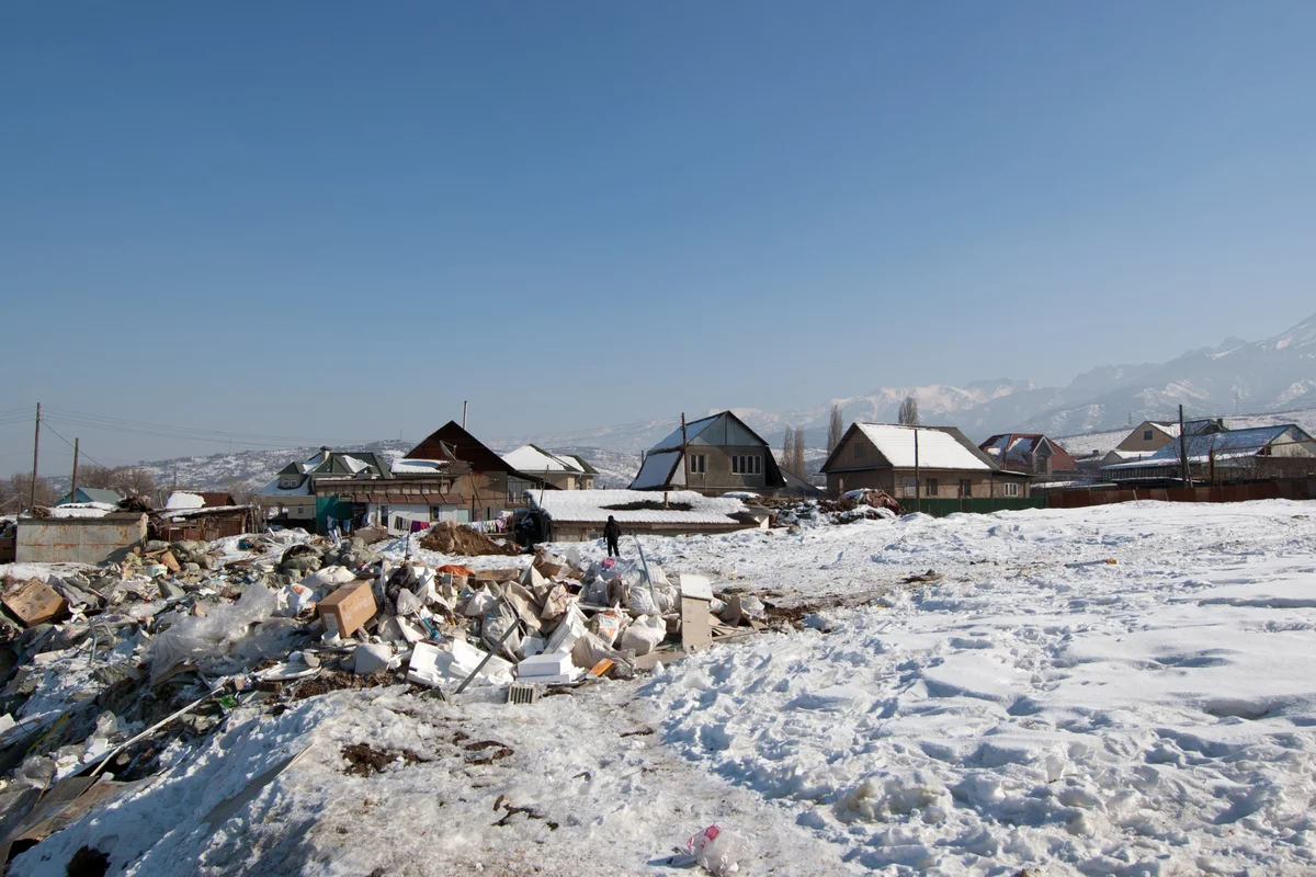 Проблему вывоза мусора в казахстанских селах решают в Минэкологии